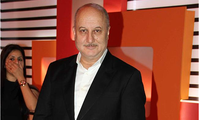 Bollywood remembers Bapu on Gandhi Jayanti